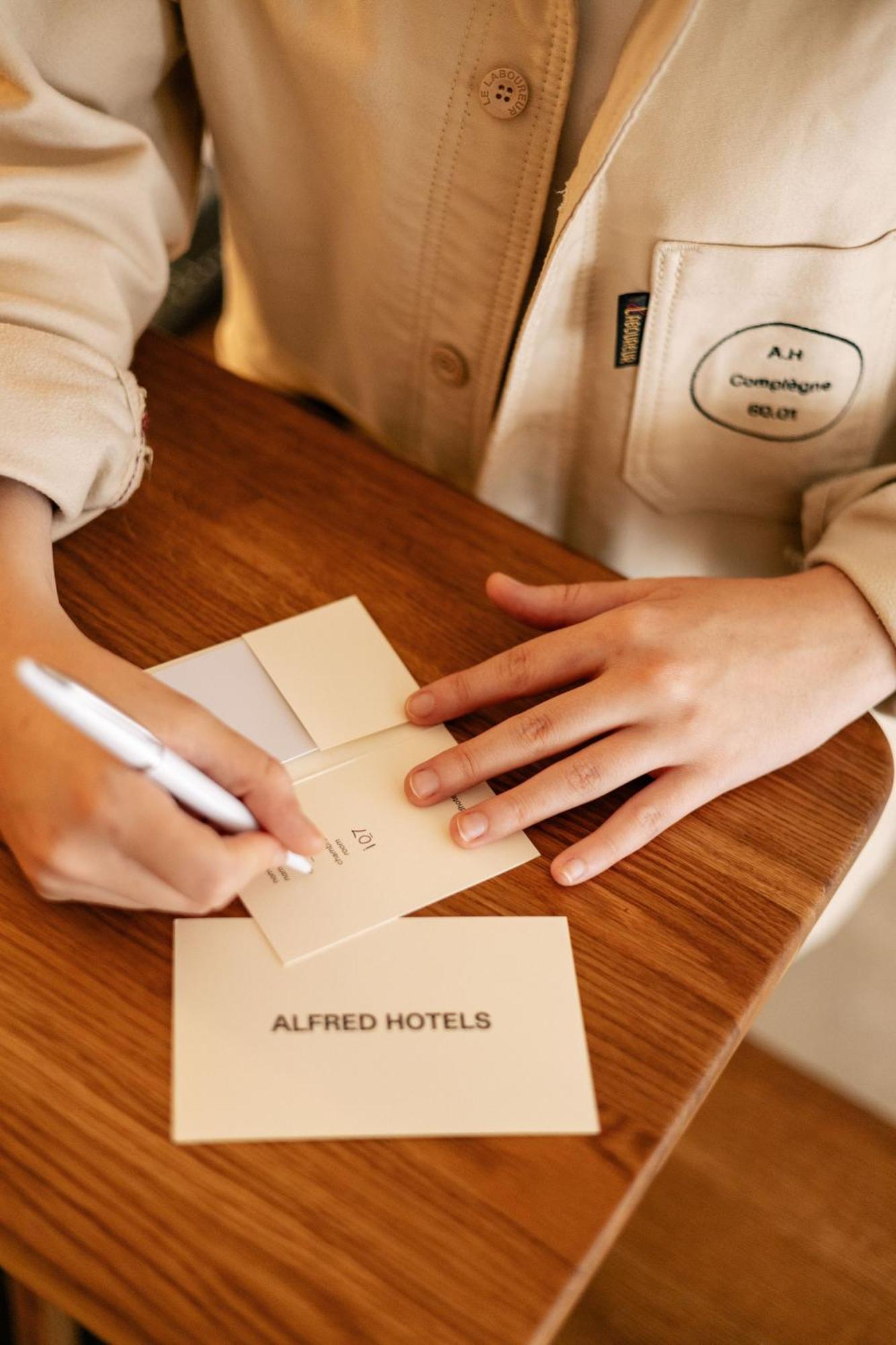 Alfred Hotels 贡比涅 外观 照片